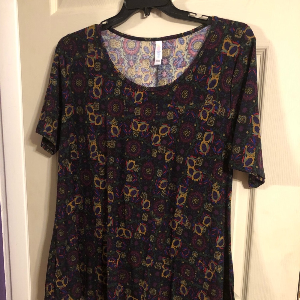 Lularoe classic tee